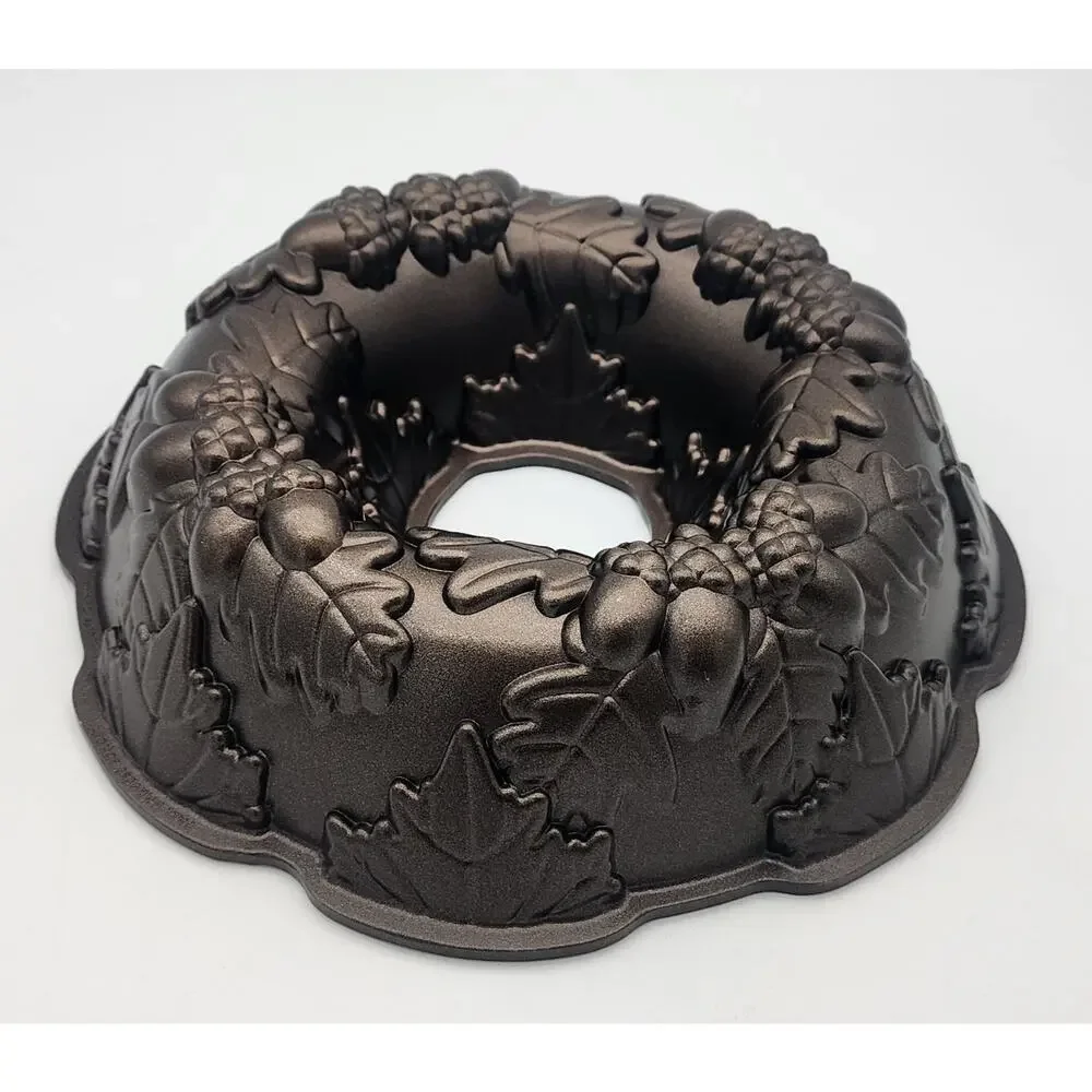 Nordic Ware Fall Harvest Autumn Wreath Bundt Cake Pan 10 Cup Non-Stick EUC